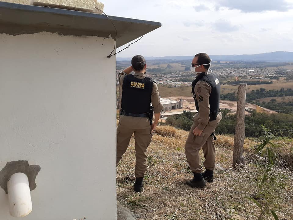 Uma equipe da Polícia Militar foi chamada para o registro da ocorrência e na tentativa de capturar os delinquentes, além de recuperar o aparelho, mas os esforços foram em vão